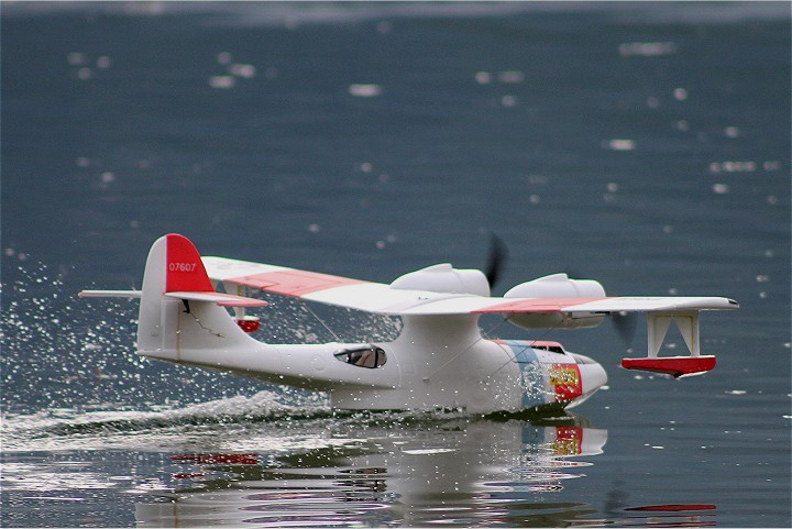 Elektro-Wasserfliegertreffen Grundlsee von 21. bis 22. Mai 2016 - Foto 07 - klick = zurck zum Index