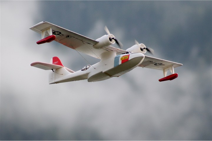 Elektro-Wasserfliegertreffen Grundlsee von 21. bis 22. Mai 2016 - Foto 08 - klick = zurck zum Index