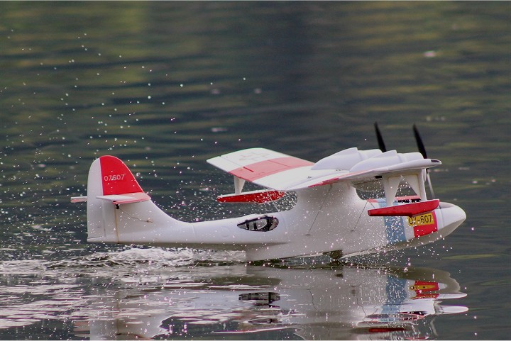 Elektro-Wasserfliegertreffen Grundlsee von 21. bis 22. Mai 2016 - Foto 10 - klick = zurck zum Index