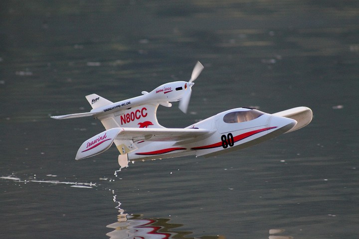 Elektro-Wasserfliegertreffen Grundlsee von 21. bis 22. Mai 2016 - Foto 13 - klick = zurck zum Index