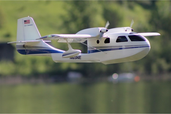 Elektro-Wasserfliegertreffen Grundlsee von 21. bis 22. Mai 2016 - Foto 26 - klick = zurck zum Index