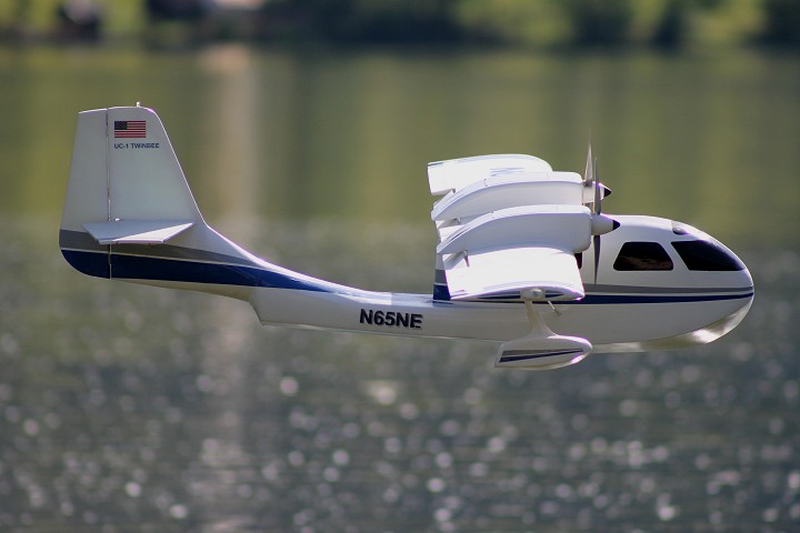 Elektro-Wasserfliegertreffen Grundlsee von 21. bis 22. Mai 2016 - Foto 27 - klick = zurck zum Index