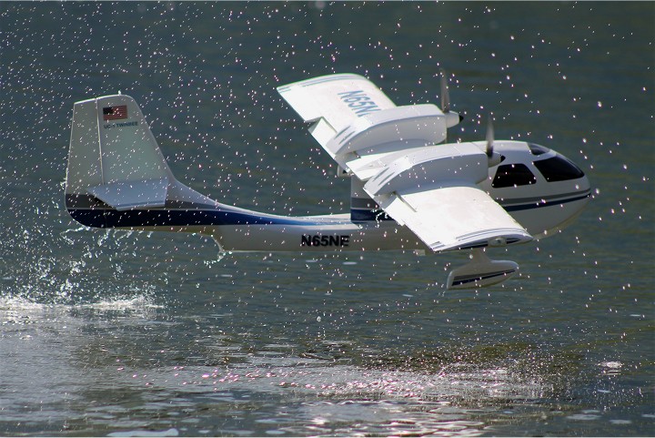 Elektro-Wasserfliegertreffen Grundlsee von 21. bis 22. Mai 2016 - Foto 28 - klick = zurck zum Index