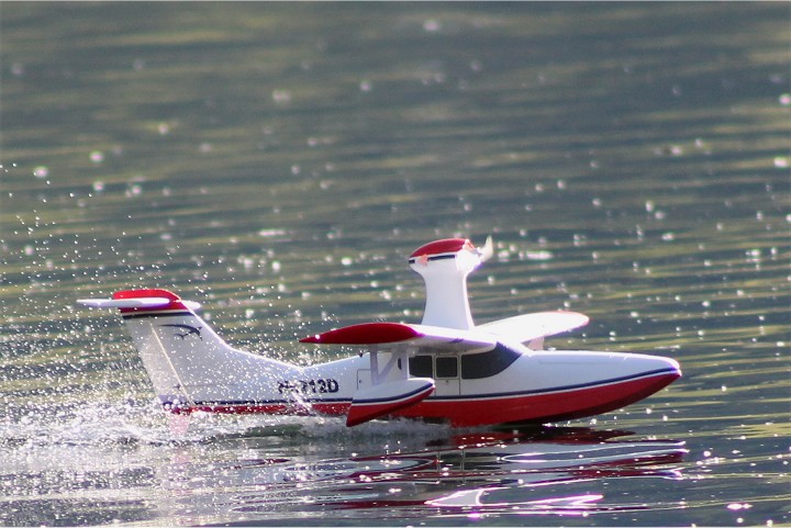 Elektro-Wasserfliegertreffen Grundlsee von 21. bis 22. Mai 2016 - Foto 29 - klick = zurck zum Index