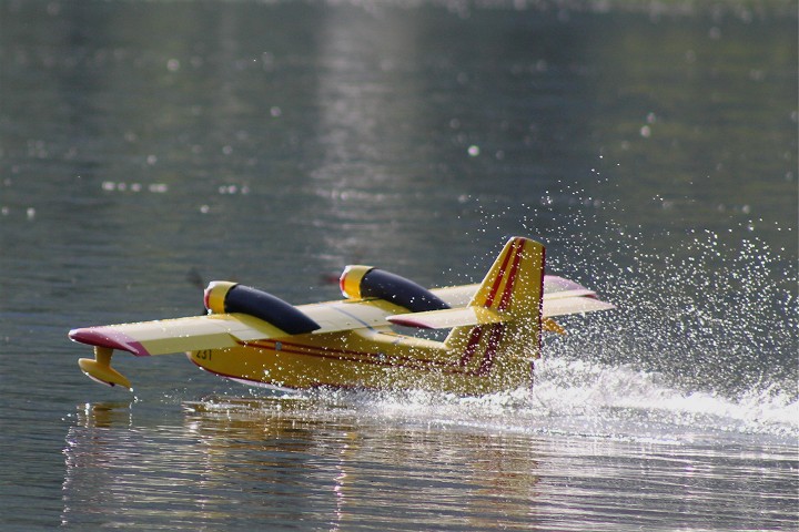 Elektro-Wasserfliegertreffen Grundlsee von 21. bis 22. Mai 2016 - Foto 31 - klick = zurck zum Index