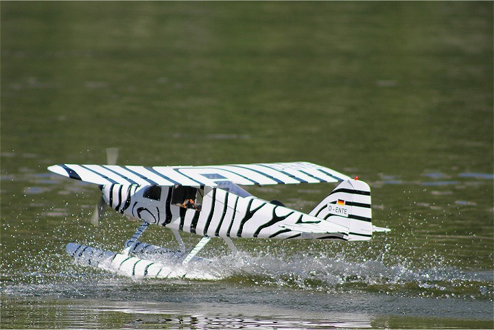 Elektro-Wasserfliegertreffen Grundlsee von 21. bis 22. Mai 2016 - Foto 52 - klick = zurck zum Index