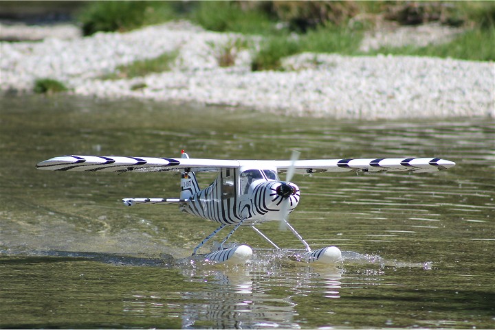 Elektro-Wasserfliegertreffen Grundlsee von 21. bis 22. Mai 2016 - Foto 54 - klick = zurck zum Index