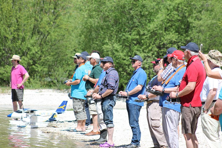 Elektro-Wasserfliegertreffen Grundlsee von 21. bis 22. Mai 2016 - Foto 58 - klick = zurck zum Index