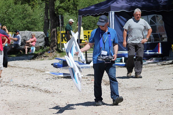 Elektro-Wasserfliegertreffen Grundlsee von 21. bis 22. Mai 2016 - Foto 60 - klick = zurck zum Index