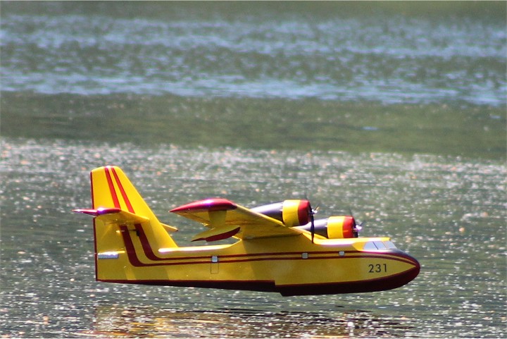 Elektro-Wasserfliegertreffen Grundlsee von 21. bis 22. Mai 2016 - Foto 62 - klick = zurck zum Index