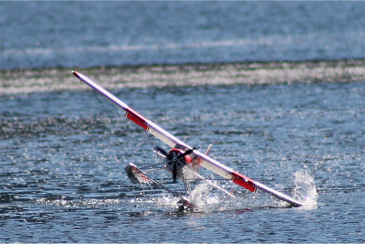 Elektro-Wasserfliegertreffen Grundlsee von 21. bis 22. Mai 2016 - Foto 67 - klick = zurck zum Index