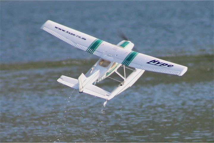 Elektro-Wasserfliegertreffen Grundlsee von 21. bis 22. Mai 2016 - Foto 74 - klick = zurck zum Index