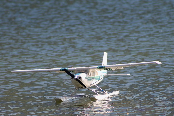 Elektro-Wasserfliegertreffen Grundlsee von 21. bis 22. Mai 2016 - Foto 75 - klick = zurck zum Index