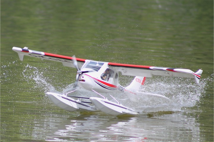 Elektro-Wasserfliegertreffen Grundlsee von 13. bis 14. Mai 2017 - Foto 02 - klick = zurck zum Index