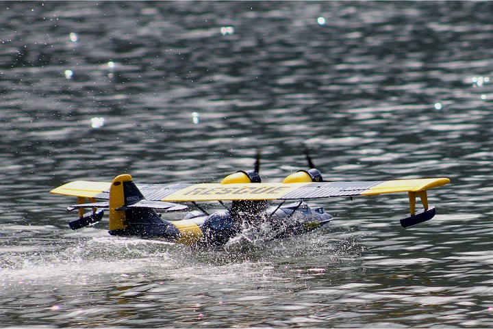 Elektro-Wasserfliegertreffen Grundlsee von 13. bis 14. Mai 2017 - Foto 04 - klick = zurck zum Index