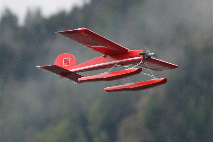 Elektro-Wasserfliegertreffen Grundlsee von 13. bis 14. Mai 2017 - Foto 16 - klick = zurck zum Index