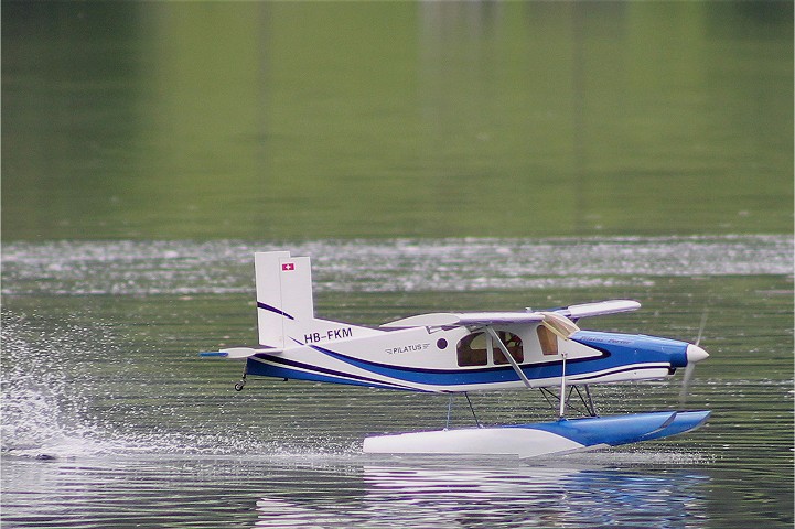 Elektro-Wasserfliegertreffen Grundlsee von 13. bis 14. Mai 2017 - Foto 28 - klick = zurck zum Index