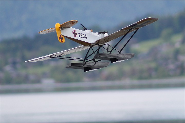 Elektro-Wasserfliegertreffen Grundlsee von 13. bis 14. Mai 2017 - Foto 30 - klick = zurck zum Index