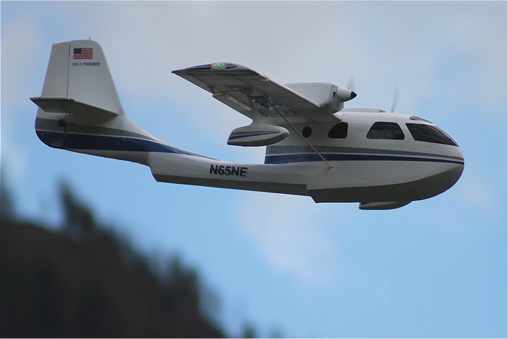 Elektro-Wasserfliegertreffen Grundlsee von 13. bis 14. Mai 2017 - Foto 36 - klick = zurck zum Index