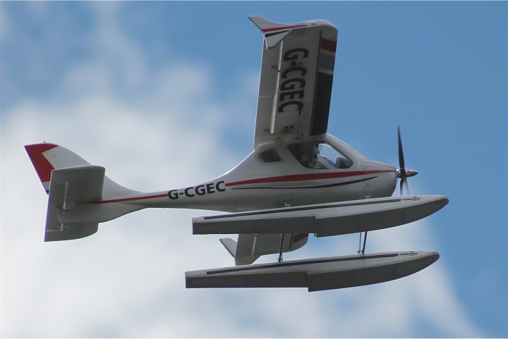 Elektro-Wasserfliegertreffen Grundlsee von 13. bis 14. Mai 2017 - Foto 42 - klick = zurck zum Index