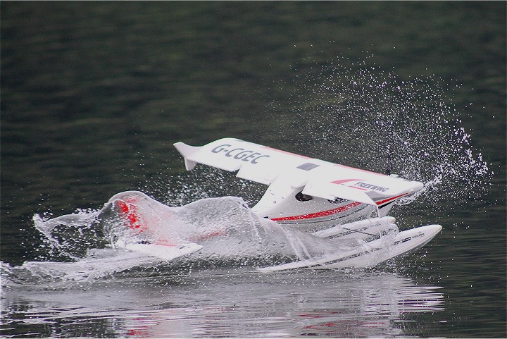 Elektro-Wasserfliegertreffen Grundlsee von 13. bis 14. Mai 2017 - Foto 69 - klick = zurck zum Index