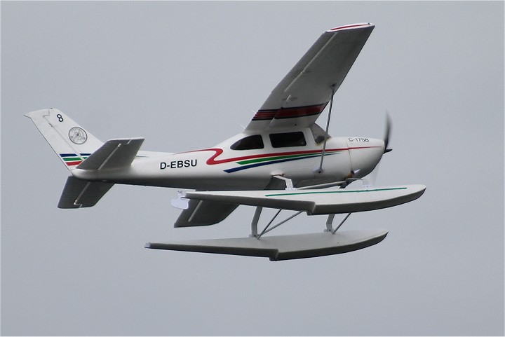 Elektro-Wasserfliegertreffen Grundlsee von 13. bis 14. Mai 2017 - Foto 73 - klick = zurck zum Index