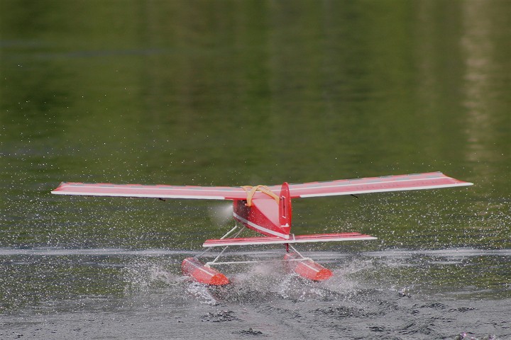 Elektro-Wasserfliegertreffen Grundlsee von 13. bis 14. Mai 2017 - Foto 74 - klick = zurck zum Index