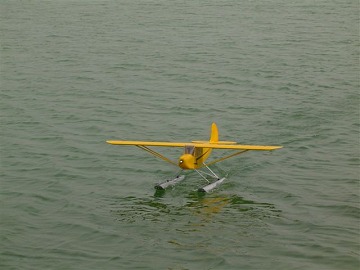 Piper J-3 auf Schwimmern, Foto 07