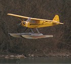 Piper Cub auf Schwimmern