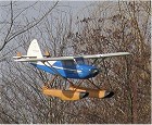 Stinson Voyager auf Schwimmern