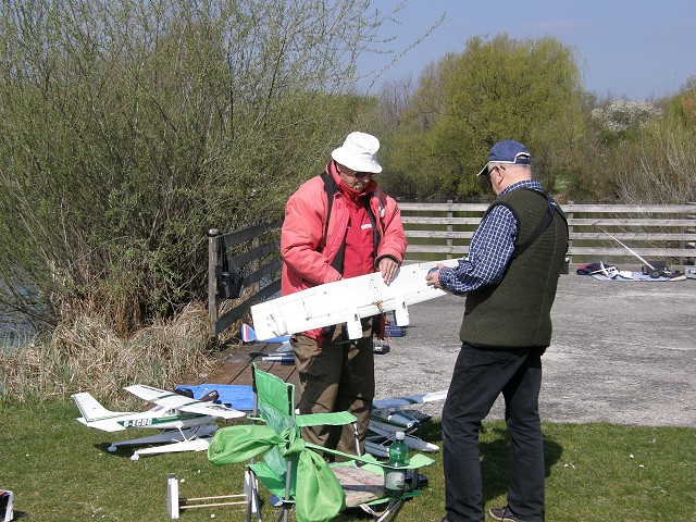 Ratzersdorfer See, 17. April 2010 - Foto 15 - klick = zurck zum Index