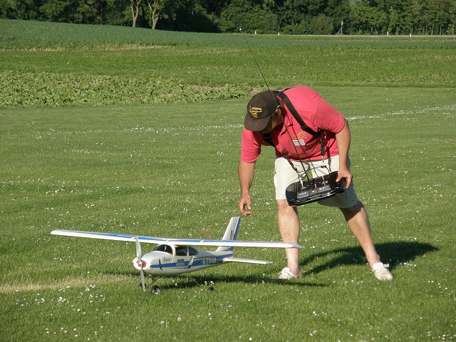 Modellflug-Online Usertreffen / St. Valentin am 23. Mai 2009 - Foto 105 - klick = zurck zum Index